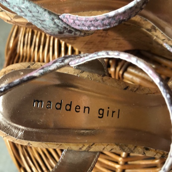 Madden girl - Picture 4 of 7